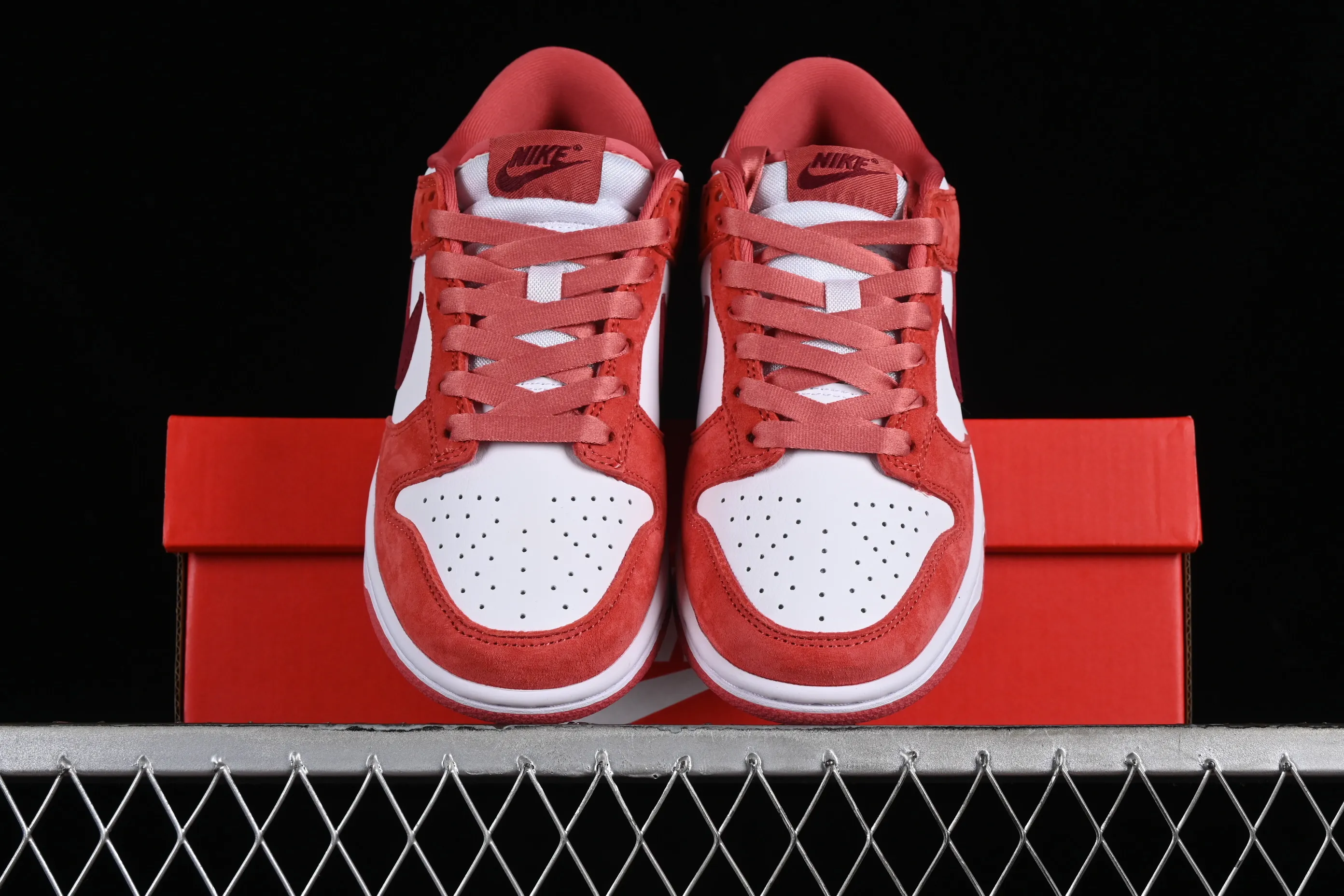 All categories Nk SB Dunk series Nk SB Dunk Low low-top sneakers Nk SB Dunk Low Retro "Valentine's Day 2024" White Rose Red Valentine's Day SB low-top casual sports skateboard shoes FQ7056-100